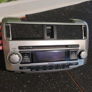 2011 Toyota 4RUNNER Original Pioneer Stereo, works just upgraded